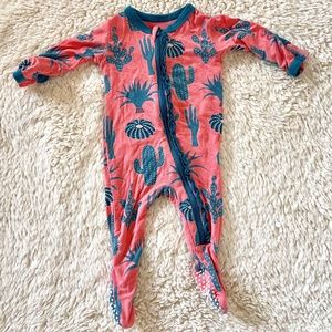 KICKEE PANTS NB footies - pink with succulents